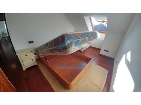 ATICO CON DOS PLAZAS DE GARAJE EN RUA MAGDALENA - MILLADOIRO