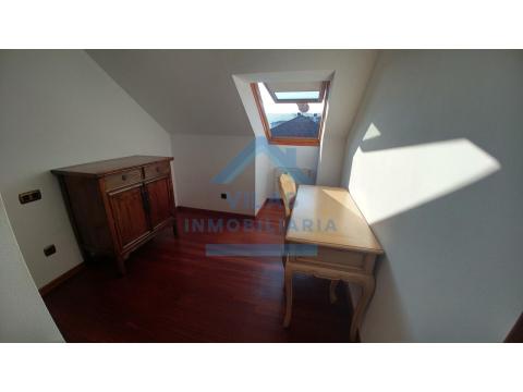 ATICO CON DOS PLAZAS DE GARAJE EN RUA MAGDALENA - MILLADOIRO