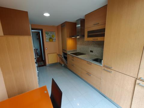 PISO DE 4 DORMITORIOS CON UNA PLAZA DE GARAJE.  OPCIONAL UNA SEGUNDA PLAZA