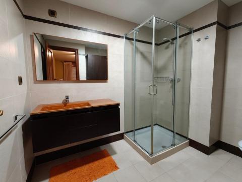 PISO DE 4 DORMITORIOS CON UNA PLAZA DE GARAJE.  OPCIONAL UNA SEGUNDA PLAZA