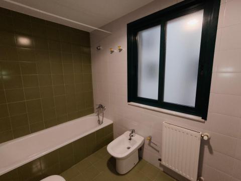 PISO DE 4 DORMITORIOS CON UNA PLAZA DE GARAJE.  OPCIONAL UNA SEGUNDA PLAZA