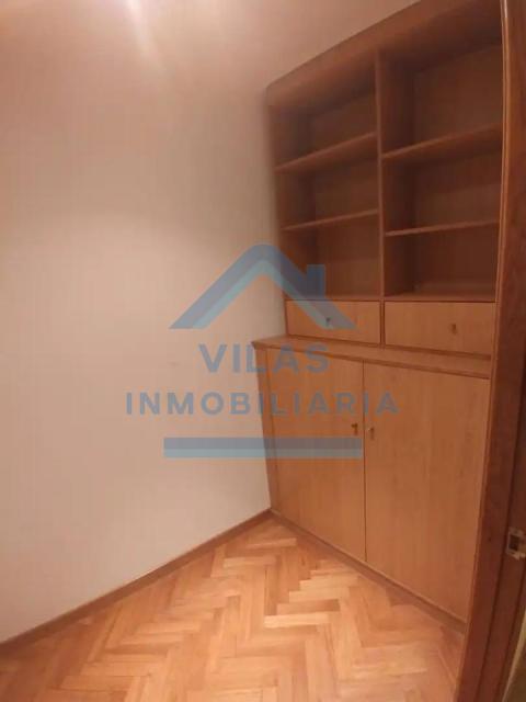 CENTRICA Y AMPLIA  VIVIENDA EN RUA TRAVESA